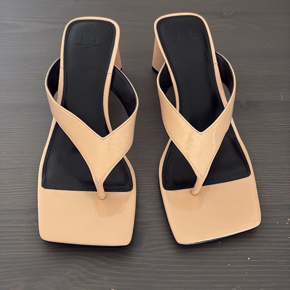 Marc Fisher Cadence Heeled Square Toe Sandal Thong Patent Leather Beige 8.5 - Picture 3 of 13